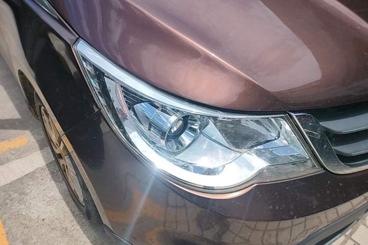 Used Baojun 730 2014 1.5L manual Comfort version 7 seats Right Front Headlight