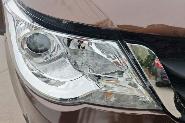 Used Baojun 730 2014 1.5L manual luxury trim 7 seats Right Front Headlight
