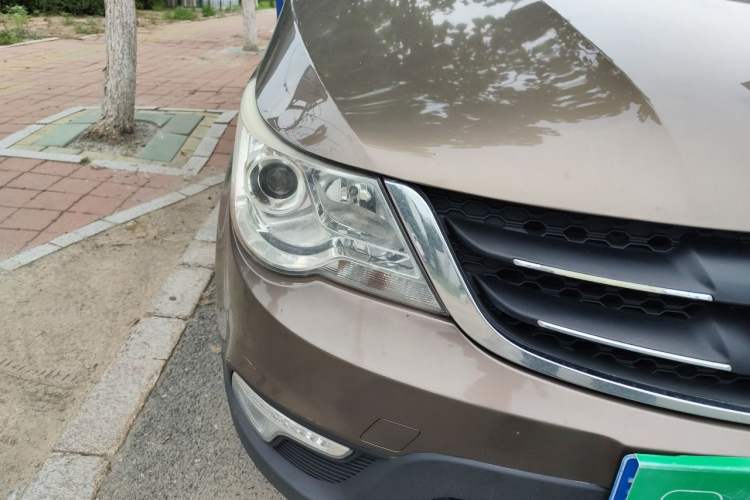 Used Baojun 730 2014 1.5L manual luxury trim 7 seats Right Front Headlight