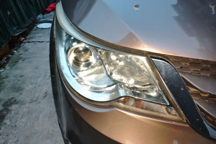 Used Baojun 730 2014 1.5L manual Comfort version 7 seats Right Front Headlight