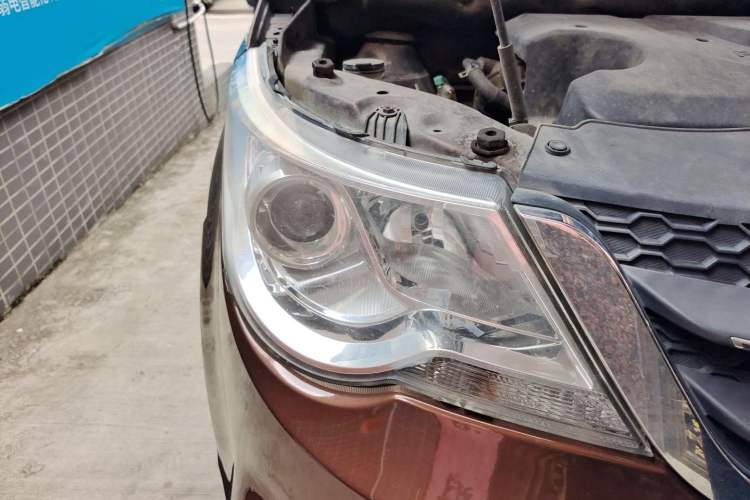 Used Baojun 730 2014 1.5L manual Comfort version 7 seats Right Front Headlight