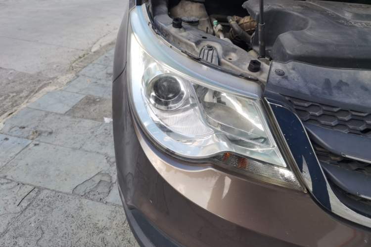 Used Baojun 730 2014 1.5L manual standard trim 7 seats Right Front Headlight