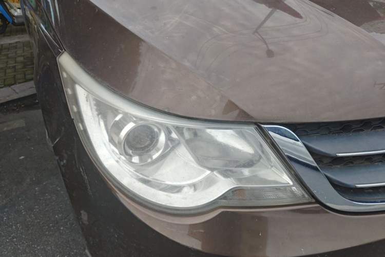 Used Baojun 730 2014 1.5L manual Comfort ESP version 7 seats Right Front Headlight