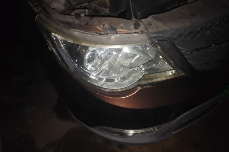 Used Baojun 730 2014 1.5L manual Comfort version 7 seats Right Front Headlight