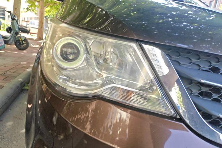 Used Baojun 730 2014 1.5L Manual Luxury Navigation ESP Version 7 Seats Right Front Headlight