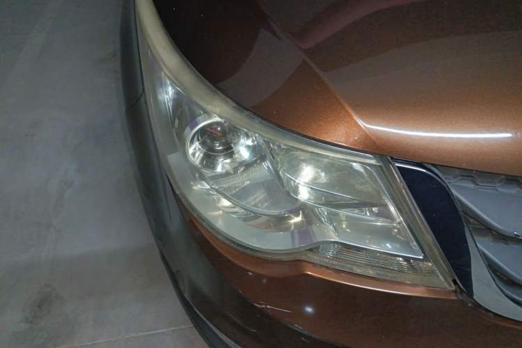Used Baojun 730 2014 1.5L manual Comfort version 7 seats Right Front Headlight