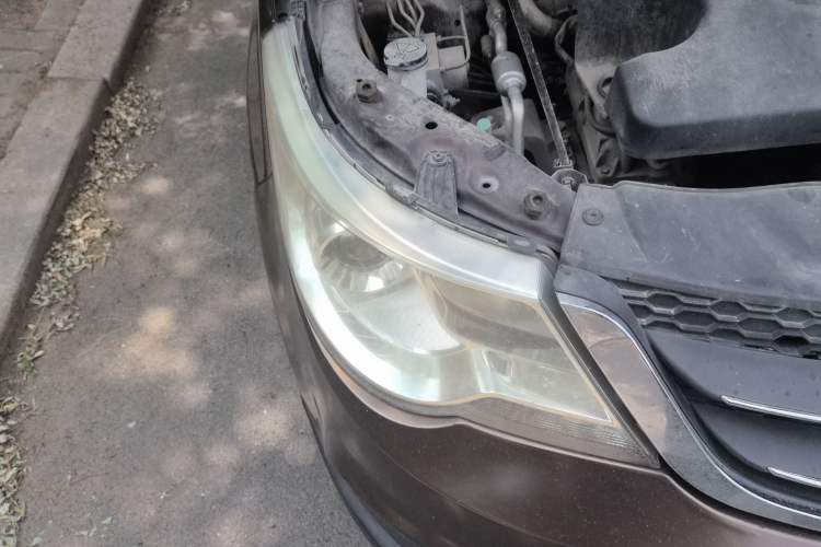 Used Baojun 730 2014 1.5L manual standard trim 7 seats Right Front Headlight