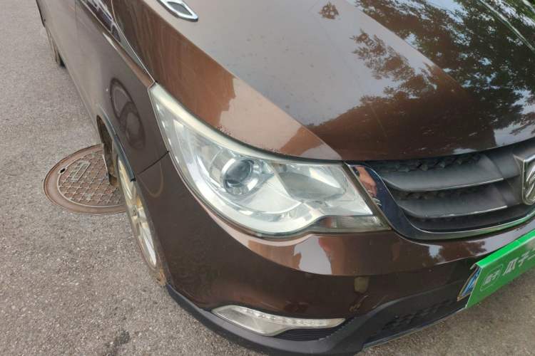 Used Baojun 730 2014 1.5L manual luxury trim 7 seats Right Front Headlight