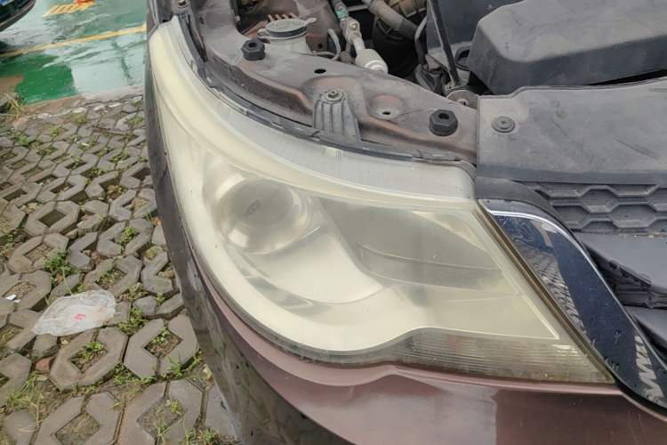 Used Baojun 730 2014 1.5L manual Comfort ESP version 7 seats Right Front Headlight