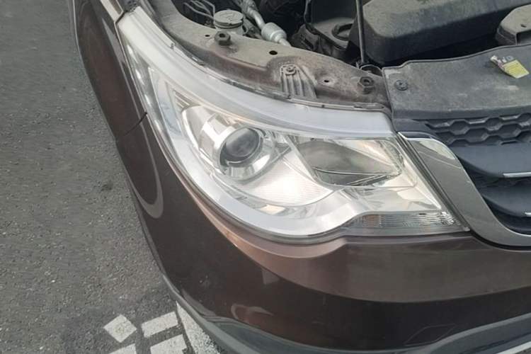 Used Baojun 730 2014 1.5L manual standard version 5 seats Right Front Headlight