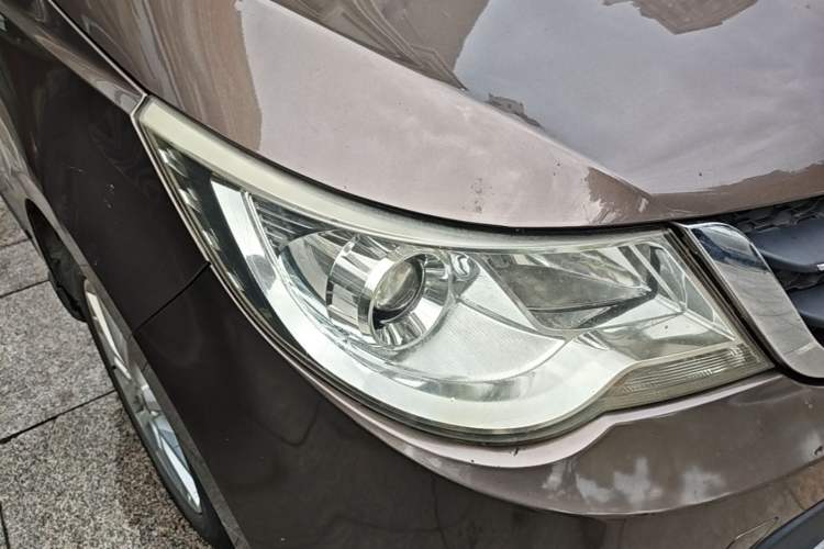 Used Baojun 730 2014 1.5L manual standard trim 7 seats Right Front Headlight