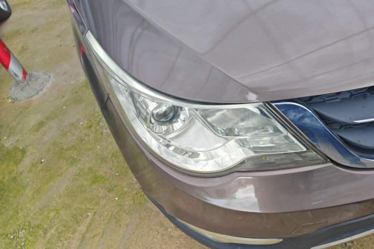 Used Baojun 730 2014 1.5L manual Comfort version 7 seats Right Front Headlight