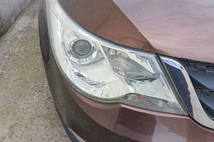 Used Baojun 730 2014 1.5L manual Comfort version 7 seats Right Front Headlight
