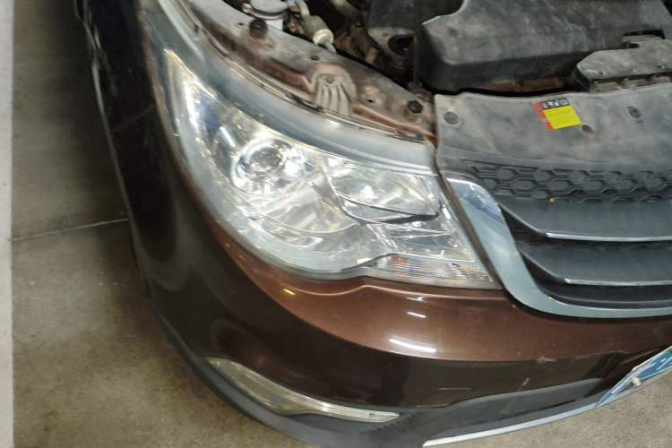 Used Baojun 730 2014 1.5L Manual Luxury Navigation ESP Version 7 Seats Right Front Headlight