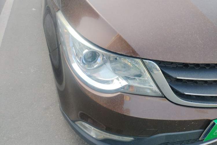 Used Baojun 730 2014 1.5L manual Comfort ESP version 7 seats Right Front Headlight
