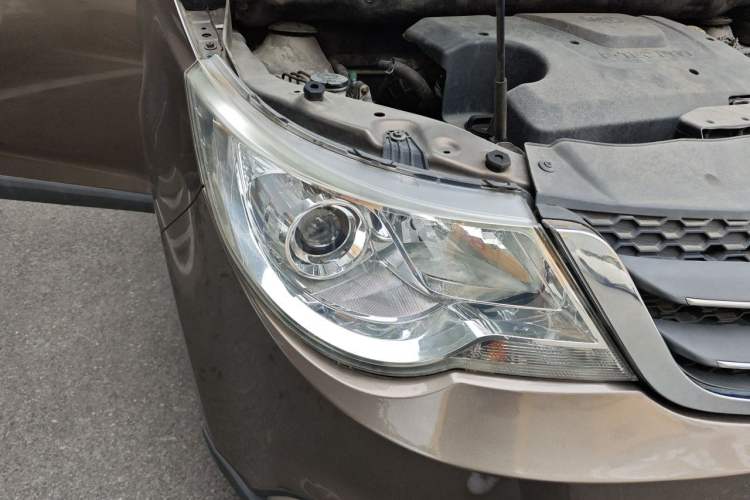 Used Baojun 730 2014 1.5L manual luxury trim 7 seats Right Front Headlight
