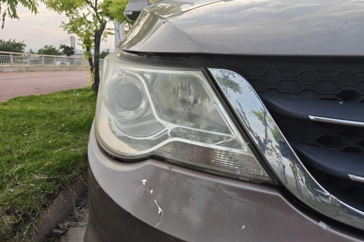 Used Baojun 730 2014 1.5L manual Comfort version 7 seats Right Front Headlight