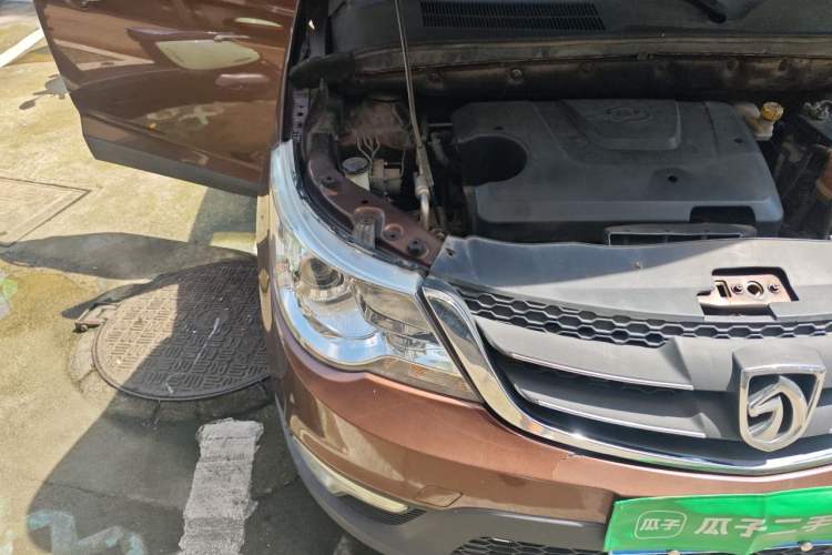 Used Baojun 730 2014 1.5L manual Comfort version 7 seats Right Front Headlight