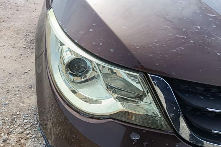 Used Baojun 730 2014 1.5L manual Comfort version 7 seats Right Front Headlight