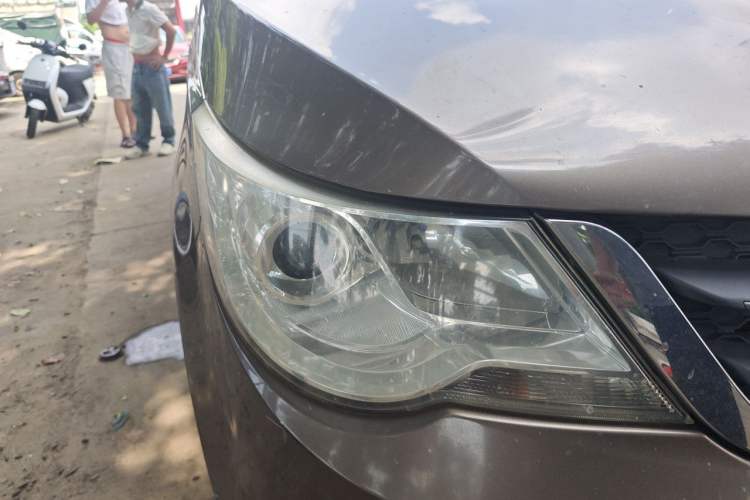 Used Baojun 730 2014 1.5L manual Comfort ESP version 7 seats Right Front Headlight