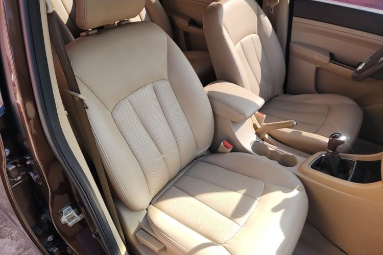 Used Baojun 730 2014 1.5L manual Comfort ESP version 7 seats Right Front Seat