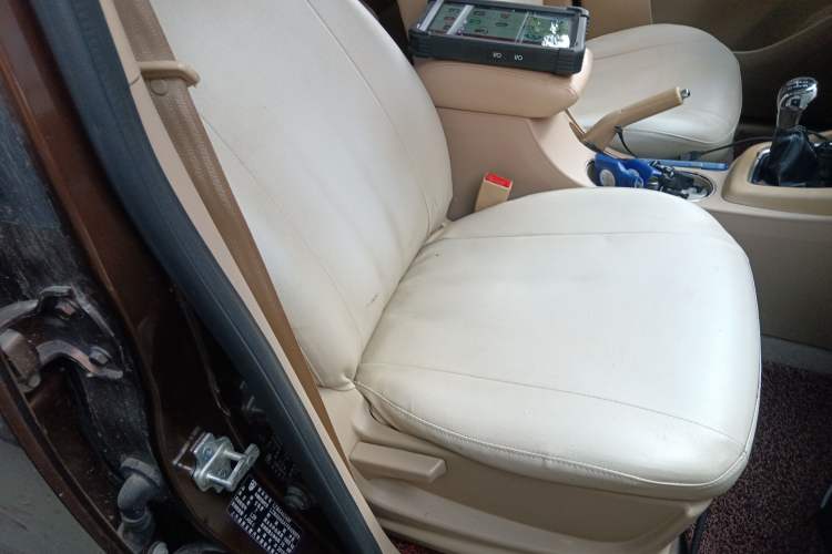 Used Baojun 730 2014 1.5L manual standard trim 7 seats Right Front Seat
