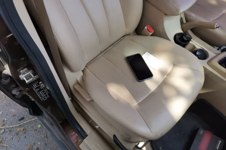 Used Baojun 730 2014 1.5L manual Comfort ESP version 7 seats Right Front Seat