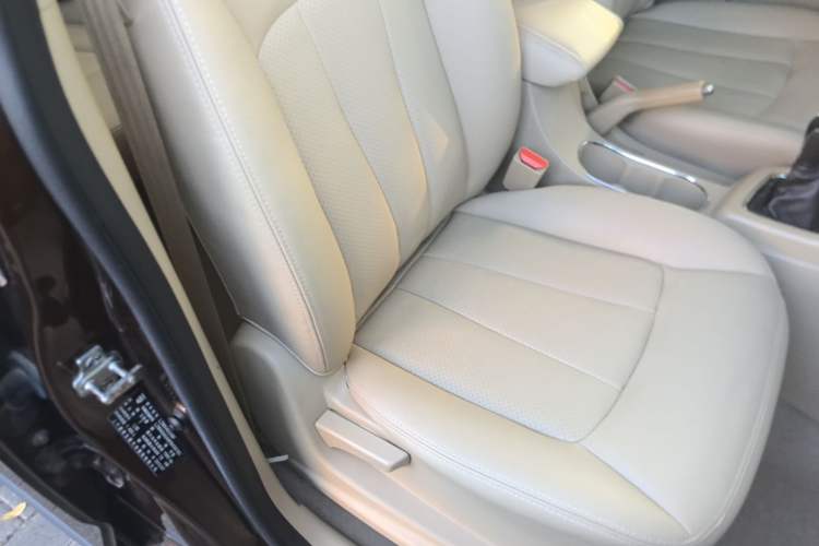 Used Baojun 730 2014 1.5L manual Comfort ESP version 7 seats Right Front Seat