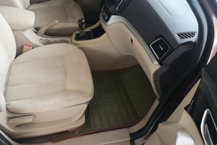 Used Baojun 730 2014 1.5L manual standard trim 7 seats Right Front Seat