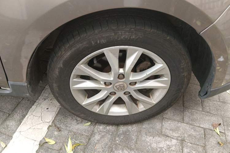 Used Baojun 730 2014 1.5L manual standard trim 7 seats Right Front Wheel Hub