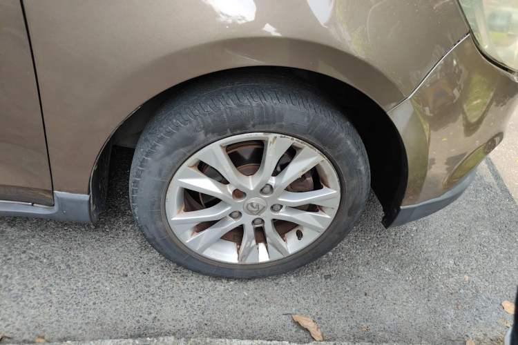 Used Baojun 730 2014 1.5L manual standard trim 7 seats Right Front Wheel Hub