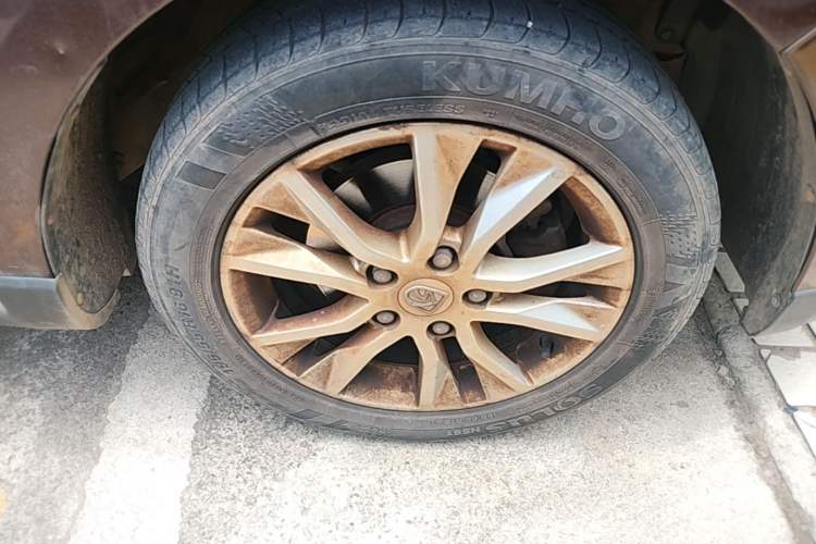 Used Baojun 730 2014 1.5L manual Comfort version 7 seats Right Front Wheel Hub