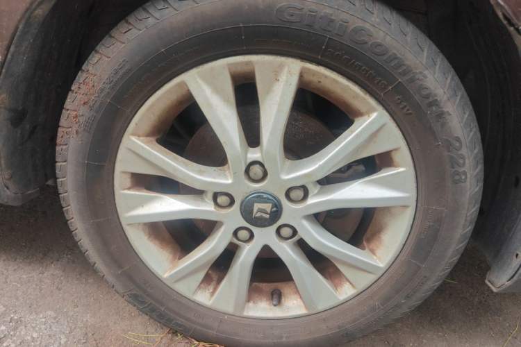 Used Baojun 730 2014 1.5L Manual Luxury Navigation ESP Version 7 Seats Right Front Wheel Hub
