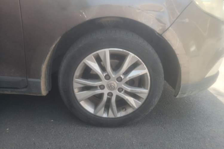 Used Baojun 730 2014 1.5L manual luxury trim 7 seats Right Front Wheel Hub