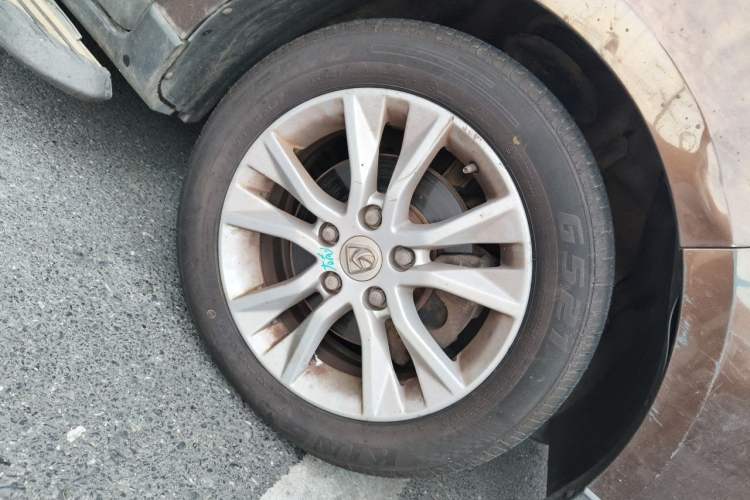 Used Baojun 730 2014 1.5L manual Comfort ESP version 7 seats Right Front Wheel Hub