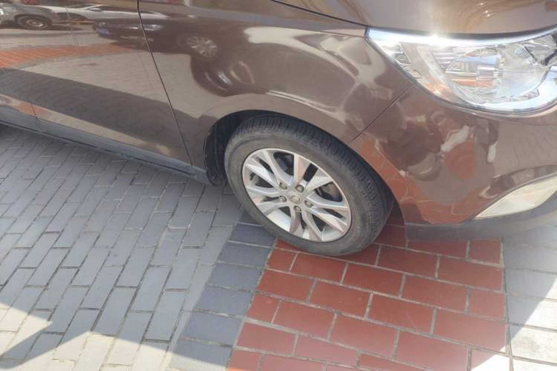 Used Baojun 730 2014 1.5L manual Comfort version 7 seats Right Front Wheel Hub