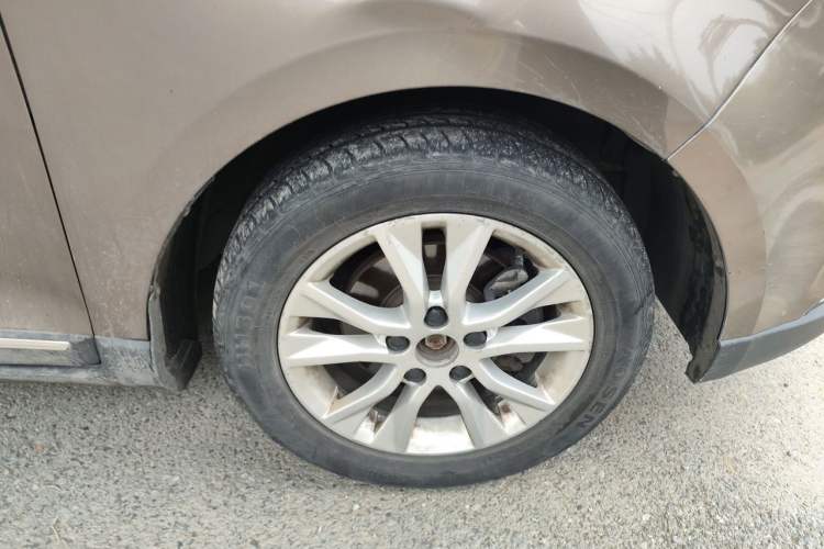 Used Baojun 730 2014 1.5L manual luxury trim 7 seats Right Front Wheel Hub