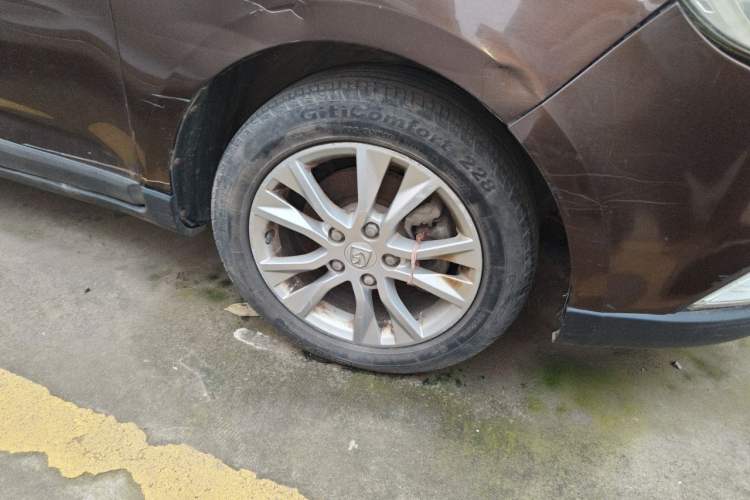 Used Baojun 730 2014 1.5L Manual Luxury Navigation ESP Version 7 Seats Right Front Wheel Hub