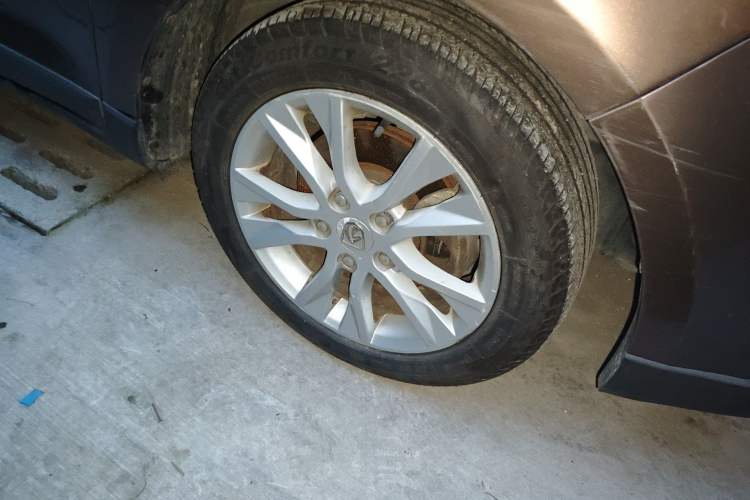 Used Baojun 730 2014 1.5L manual Comfort version 7 seats Right Front Wheel Hub
