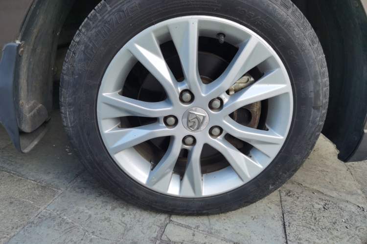 Used Baojun 730 2014 1.5L manual standard trim 7 seats Right Front Wheel Hub