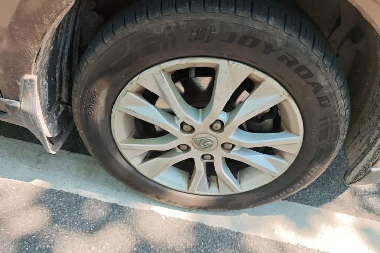 Used Baojun 730 2014 1.5L manual Comfort ESP version 7 seats Right Front Wheel Hub