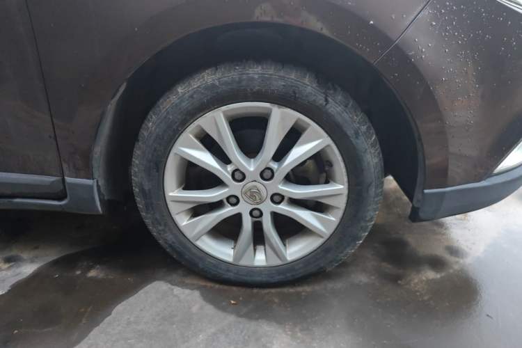 Used Baojun 730 2014 1.5L manual Comfort version 7 seats Right Front Wheel Hub