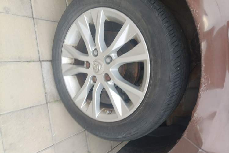 Used Baojun 730 2014 1.5L manual luxury trim 7 seats Right Front Wheel Hub