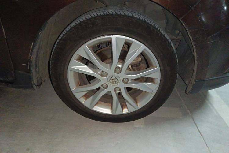 Used Baojun 730 2014 1.5L manual Comfort version 7 seats Right Front Wheel Hub