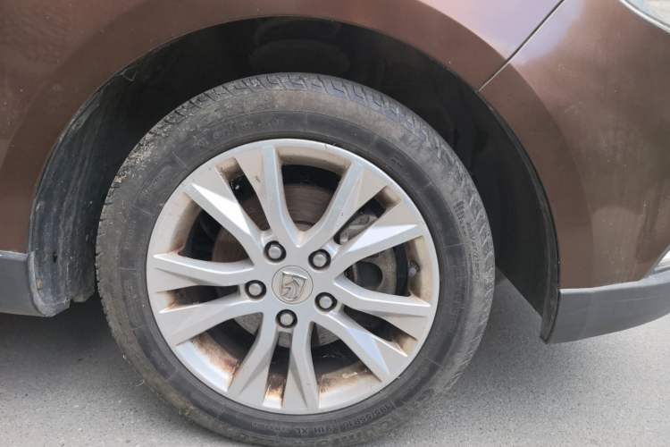 Used Baojun 730 2014 1.5L Manual Luxury Navigation ESP Version 7 Seats Right Front Wheel Hub