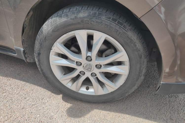 Used Baojun 730 2014 1.5L manual standard trim 7 seats Right Front Wheel Hub