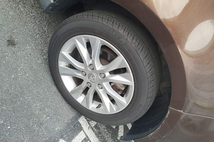 Used Baojun 730 2014 1.5L manual standard version 5 seats Right Front Wheel Hub