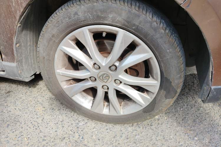Used Baojun 730 2014 1.5L manual Comfort ESP version 7 seats Right Front Wheel Hub