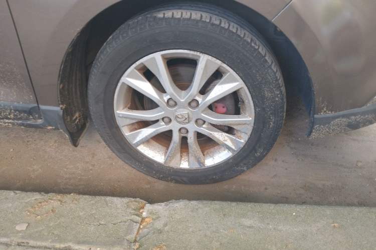 Used Baojun 730 2014 1.5L manual Comfort version 7 seats Right Front Wheel Hub