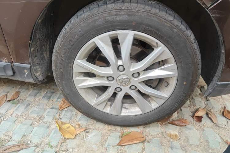 Used Baojun 730 2014 1.5L manual Comfort version 7 seats Right Front Wheel Hub